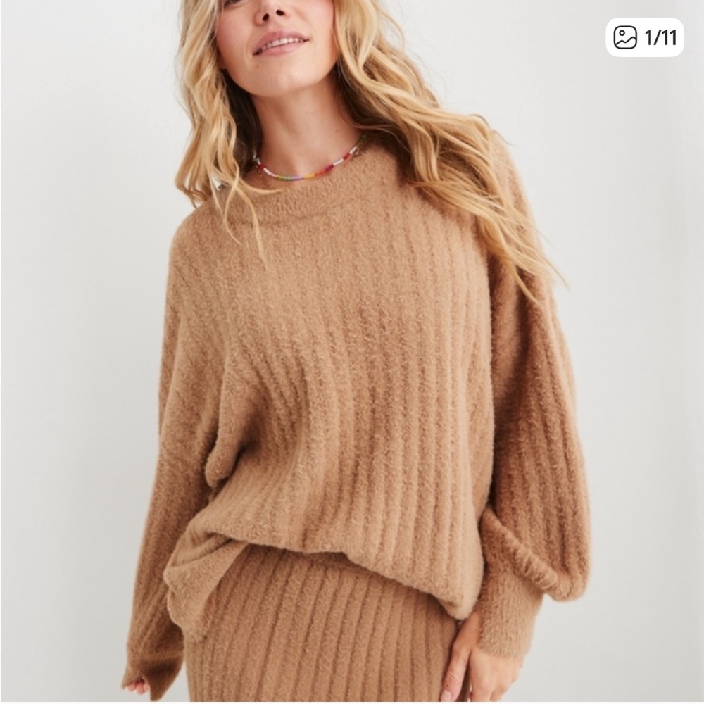 Aerie Buttercream Oversized Crew Neck Sweater Fuzzy Ribbed Knit Tan XS - Picture 1 of 4